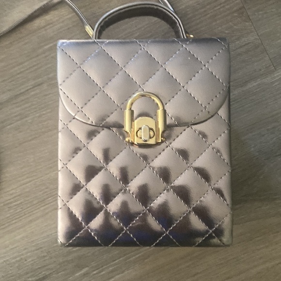 VINTAGE Walborg Quilted Box Purse - Picture 3 of 15